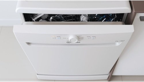 Посудомоечная машина Indesit DFE 1B10 белый (полноразмерная) фото 3
